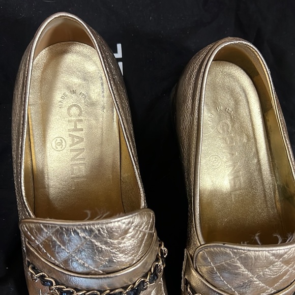 CHANEL LOAFERS. Incredible condition size 38.5 metallic Chanel flats from 2022 - Picture 4 of 5